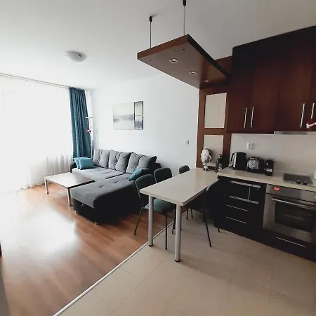 в204 Belvedere Club *