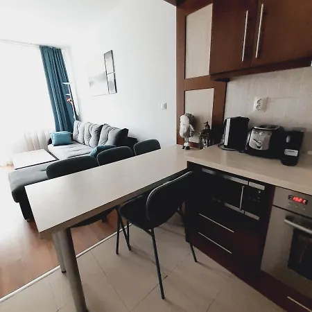 в204 Belvedere Club *